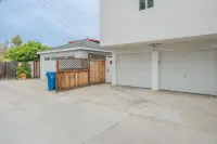Cheerful 2 Bedroom Steps to the Sand - WiFi