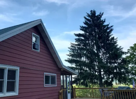 Newly remodeled, multifunctional, secluded retreat w/ views of Mississippi River