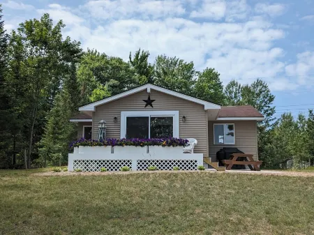 NEW! Renovated lakeside cottage with a private sandy beach. Great Location!