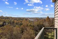 Pool ~ Golf ~ Great Location ~ Near the Landing ~ Cozy Stay ~ View
