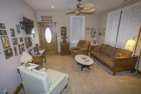 Myrtle on Mumford-Adorable Downtown Cottage w/Screened Porch