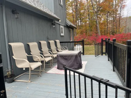 Very Spacious 3 Bedroom Family Owned Home. the Summer and Winter Fun is Endless!