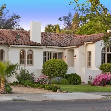 F.J. Massa House ~ Walk to Downtown Napa ~ Bocce Court