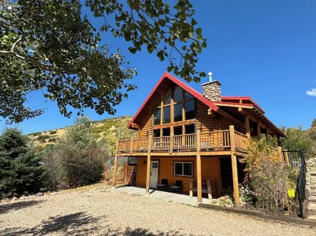 Luxury Cabin at Mirror Lake Retreat Отели в г. Самак