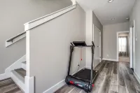 Upscale 2 story home by the Galleria! Hotels near T-Mobile
