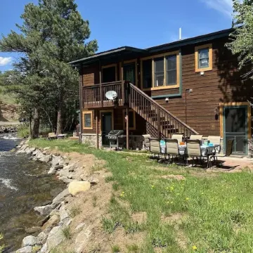 On The River, Hot Tub, Walk to Town #6002