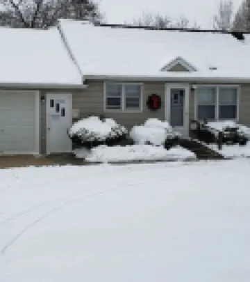 Viola Suites Apt 2 // 2 BR, Pet Friendly, Economical, Lg Yard, Near Mayo!