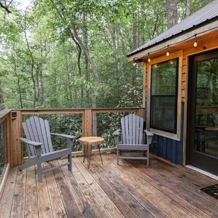Secret Stash: Secluded Treehouse Overlooking Creek