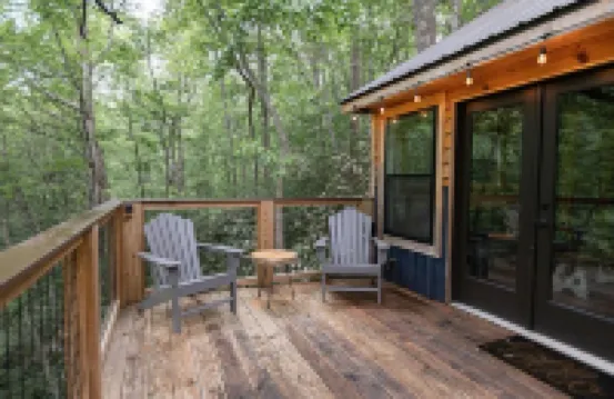 Secret Stash: Secluded Treehouse Overlooking Creek