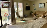 Sunshine Oaks - 1st Floor Condo w/ Pool: Golf, Swim & Casino nearby!