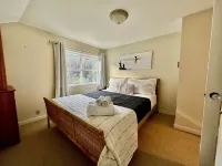 Stunning views, 6-Bedroom Farmhouse with beach access and mooring Hotels in Eastsound