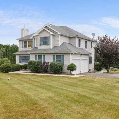 Private Heated Pool/Hot Tub/Huge Game Room/Sauna/Fire Pit/Huge Yard/3300 sq ft!