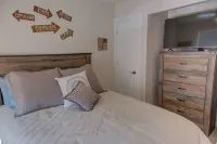 The Howling Coyote - Moab's Adventure Basecamp Hotels in Moab South Valley
