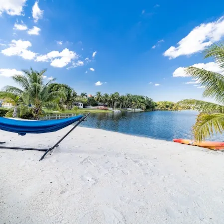 4BR/3BA Miami Welcoming Waterfront Wonder w/ Pool!