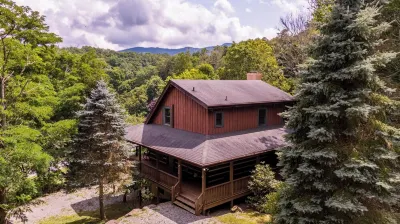 Close to Boone, Sugar Mt, Banner Elk, Beech Mt, & Blowing Rock! Great Location!