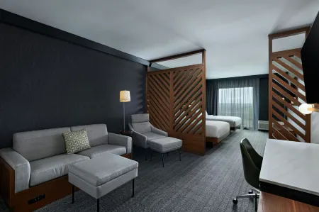 Courtyard Austin Dripping Springs Отели рядом с достопримечательностью «Ian's Chapel at Camp Lucy»