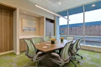 Home2 Suites by Hilton Montreal Dorval Отели в г. Дорваль