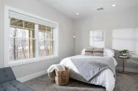 Luxury Home | Fire Pit | Beach | Grill | 2 Decks فنادق في سميثفيلد