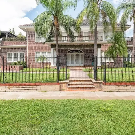 RENOVATED LUXURY 6000 sqft Mansion in Downtown Orlando SLEEP 14 NEAR Theme Parks
