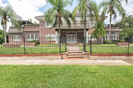 RENOVATED LUXURY 6000 sqft Mansion in Downtown Orlando SLEEP 14 NEAR Theme Parks