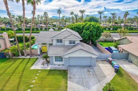 Bach Pad Near Palm Springs, CA Golf, Hockey, Festivals - 5Br Spacious,Pool, Spa Отели рядом с достопримечательностью «Indian Palms Country Club & Resort»