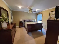 Great adult retreat for ten to spread out, 3 queen & 4 twin beds, 2.5 baths. Hotels near The Ministry Center
