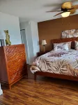 OCEAN VIEW! – 603 KAILUA VILLAGE!  NEW INTERIOR DOWNTOWN KONA - 1 BLOCK TO BAY!
