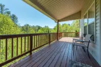 Blue Ridge Daze ~ Mtn Vista, Fireplace, Fire Pit, Pet Friendly, 30 Mins to Avl.