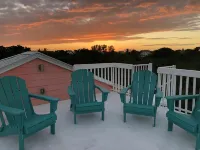 Private Elevated Pool & Deck!