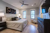 Private Pool Sleeps 18. 2Min Walk to Beach. Free Beach Set Ups Plenty of Beach!