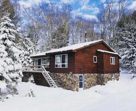 Cozy, Quiet Old Forge Getaway, just Minutes from The Fulton Chain Lakes