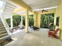 Great house at walking distance from the ocean. Key Largo-Tavernier.