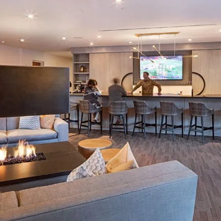 NEW Gorgeous Luxury Ski-in/Out Deer Valley. Pool, Gym, Ski Valet.