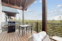 Modernist Mountain View Retreat in Old Mill!! Hot Tub!!!  Pool Table!!!