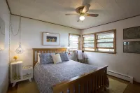 Door County's Chalet On The Shore Các khách sạn gần Dancing Bear