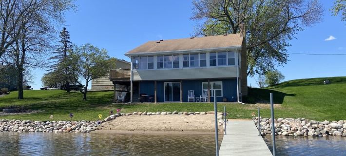 Beachfront Cabin with Lake Views & Harry Potter Room Hotels in Wright County