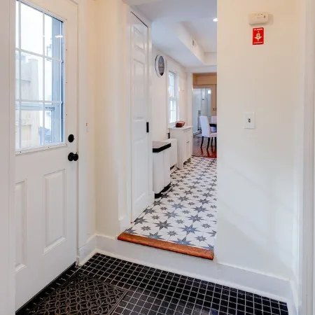 Renovated Row Home in the heart of Downtown Annapolis.Two blocks to everything