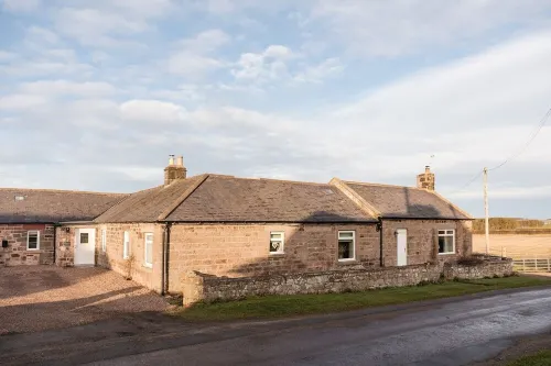 Cosy pet friendly farm cottage, 15 minutes to Northumberland coast!