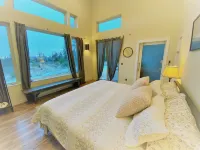 Modern Mountain View Getaway - 26 Acres Hotels in Klickitat County