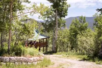 Custom Log Cabin w/ MTN views, wrap around decks, 10 Min. to Fishing & Reservoir