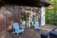 Mid-Century Arty Chalet - 2 Min to Stratton Slopes