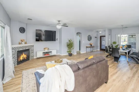 Spacious 4-bedroom house with Pool, Fun BackYard & Amazing Game Room