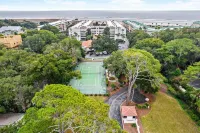 Balcony Ocean View, Pool & Pickleball! Steps to the Beach and Restaurants!