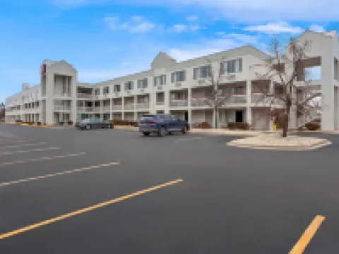 Econo Lodge Hotels in Willowbrook