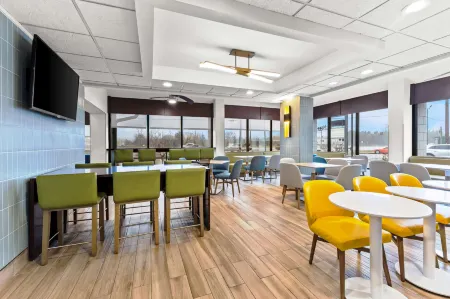 Comfort Inn & Suites Evansville Airport Отели в г. Вандерберг