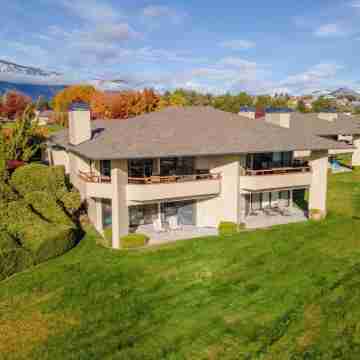 Halmalka Condo 512A Private Hot Tub, 3-bed 2 bath, Sleeps 8, By Outdoor Pool Hotel Exterior