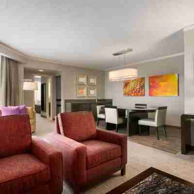 Embassy Suites by Hilton Chicago North Shore Deerfield Rooms