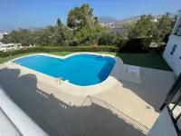 Luxury Townhouse Sea Views 10 Min from Puerto Banús - บังกะโล