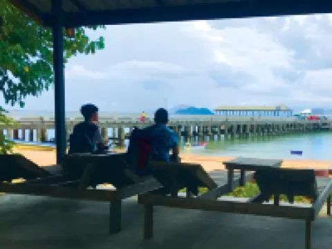 ชมจันทร์ โฮสเทล โรงแรมในเกาะพยาม