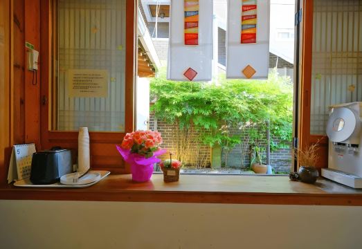 전주 한옥 온유의 아기자기하고 예쁜 마당 모습